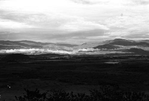 Samuel Putnam negatives, New Guinea; scenic shot; Siobara and a little more north