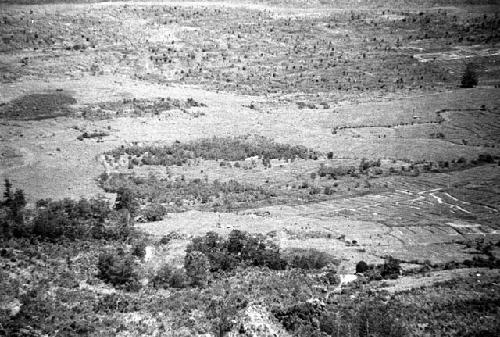 Samuel Putnam negatives, New Guinea; view of the valley from Tukumba