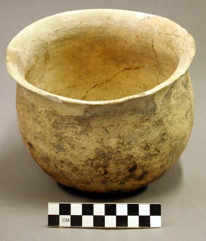 Medium-sized undecorated pottery jar