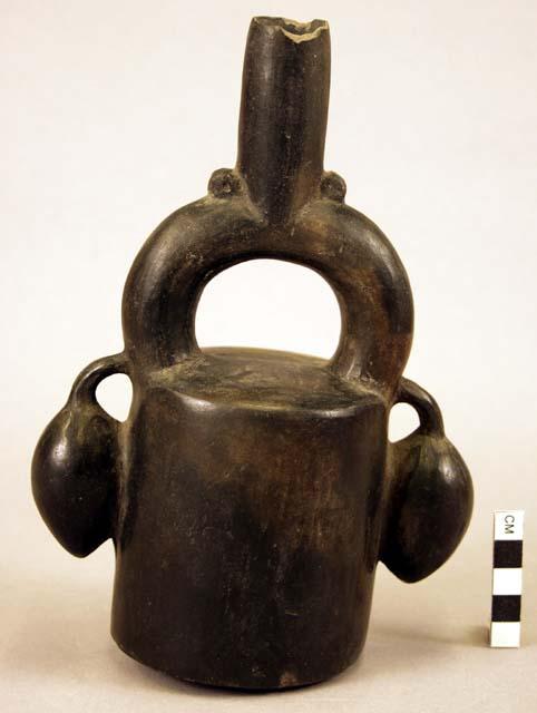 Black stirrup pot