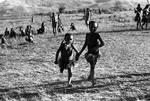 Samuel Putnam negatives, New Guinea; 2 little girls running on the Liberek