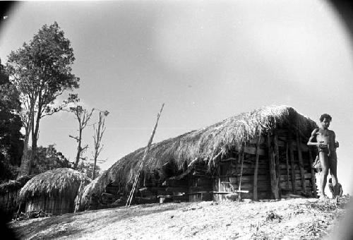 Karl Heider negatives, New Guinea;  Lokoparek; lise