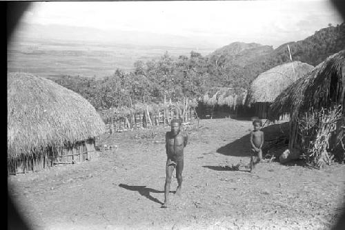 Karl Heider negatives, New Guinea;  Lokoparek; people in sili