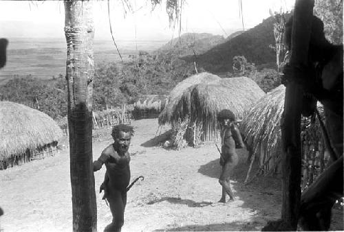 Karl Heider negatives, New Guinea;  Lokoparek; men