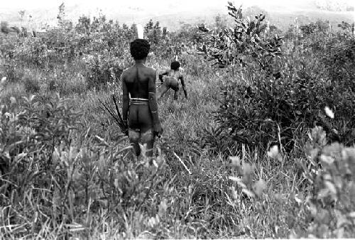 Karl Heider negatives, New Guinea; Moving towards enemy