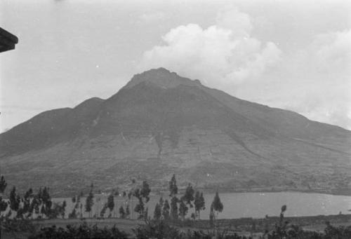 Lago de San Pablo and Mt. Imbabura