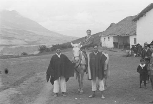 Party organized by gov. of province of Imbabura which accompanied the expedition to Angochagua