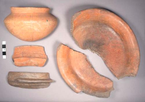 8 potsherds - Usulatan type