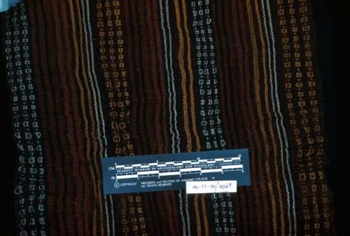 Textile, warp-patterned