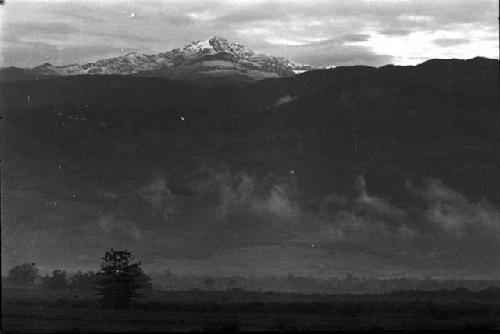 View (shot w 250mm lens) from Wupakaima across GV of snow on Wilh. Top