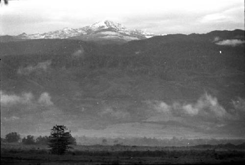 View (shot w 250mm lens) from Wupakaima across GV of snow on Wilh. Top