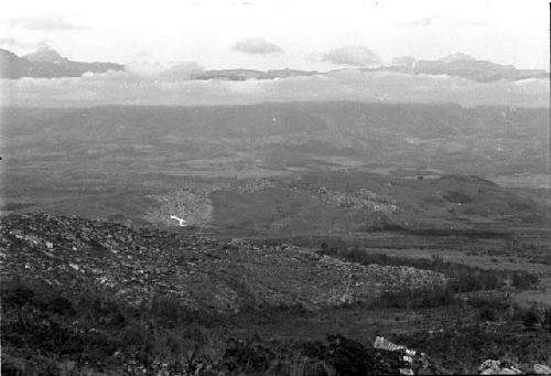 View from Musanima?: to S, Across GV to Steerhorn and Wilhemena Top