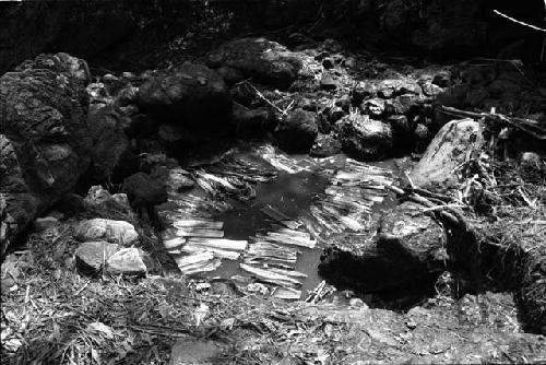 Ilueaima ('Kurelu Salt Well'). women in brine pool.