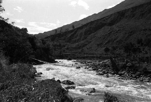 Swinging bridge across Baliem just below Gutima (Kurima) Police Post