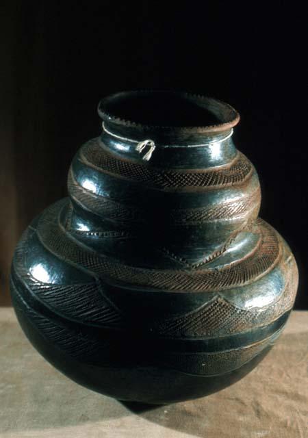 Large pottery vessel.  Insonta