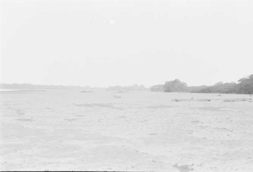 Rio Napo at low water showing mud flats where one finds turtle eggs.