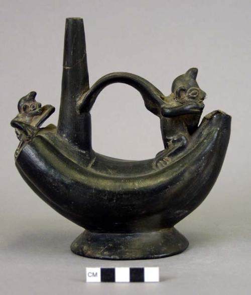 Black stirrup pot