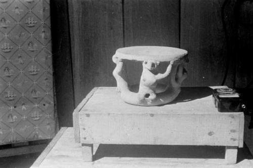 Clay stool, held by four female monkeys, Horqueta region.