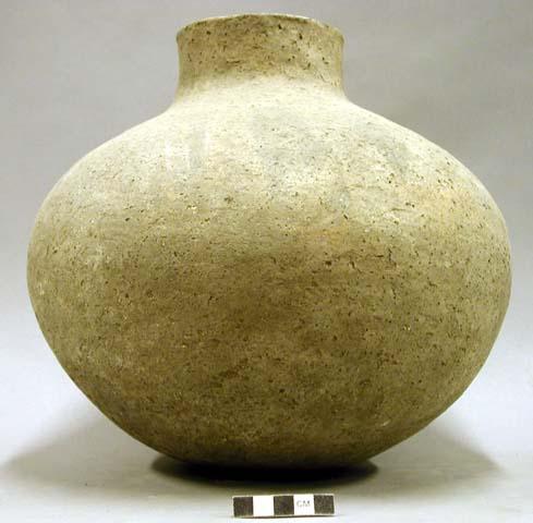 Ceramic vessel, short neck, plain