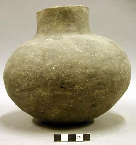 Ceramic vessel, straight neck, plain