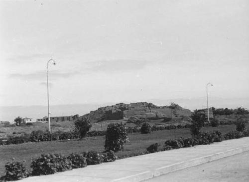 Lima, huaca on Avenida Salaverry near country club