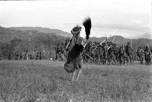 Woman dancing with sué laré