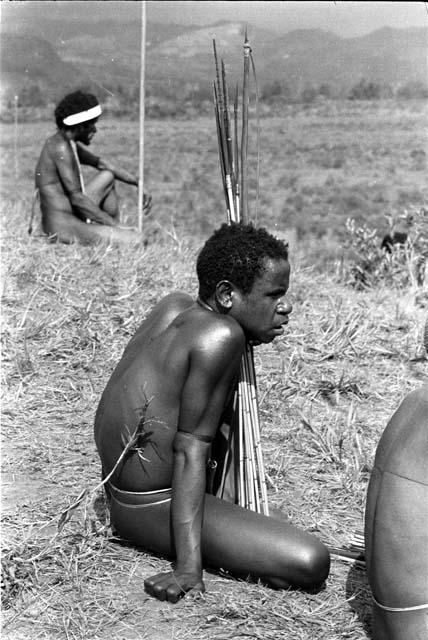 A boy watching the battle from the end of the Warabara; war that took place down between the Warabara and the Siobara