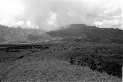 A wide angle shot in the direction of Homoak; the end of the Warabara