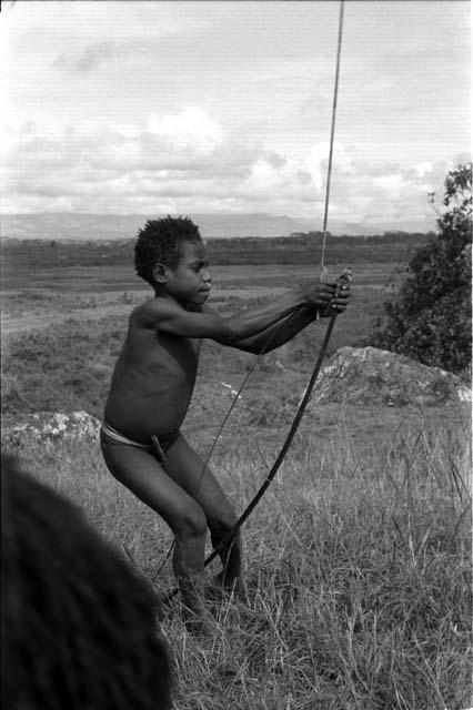 Aplekma arming his bow