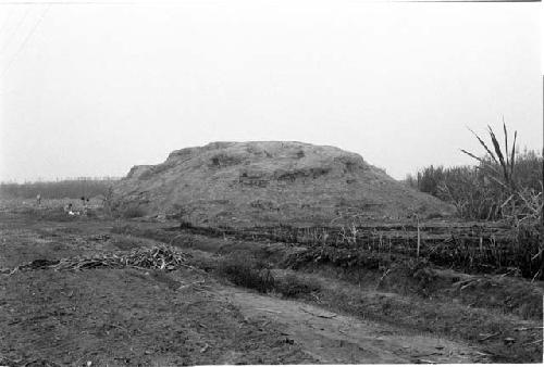 East face of huaca at Site 1