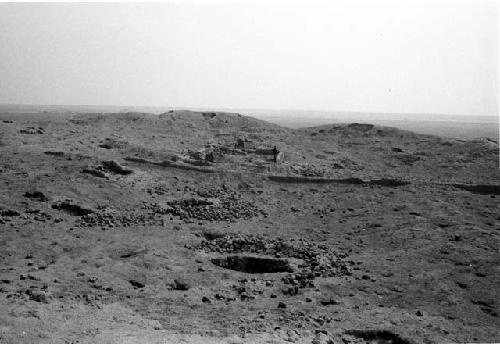 Architectural complex with U-shaped rooms at Site 19