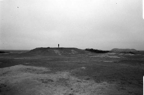 Platform and edge wall of huaca at Site 20