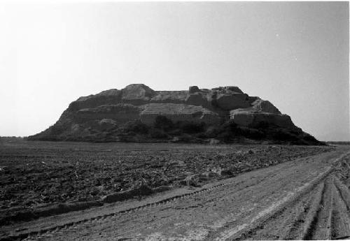 West face of huaca at Site 44