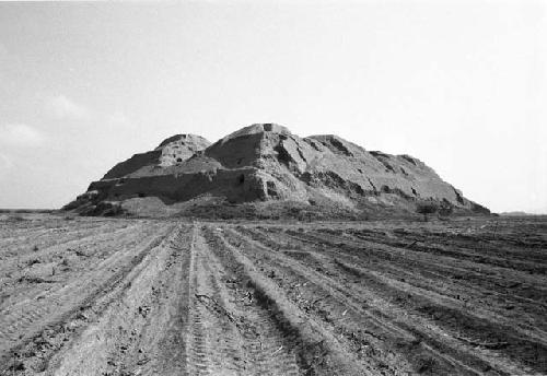 Southeast corner of huaca at Site 44