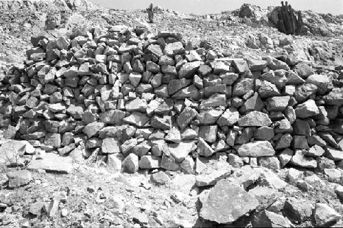 Construction detail of diagonal rock walkway above upper platform at Site 93