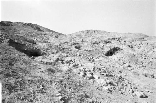 Structures between mouths of Quebradas A and B at Site 133