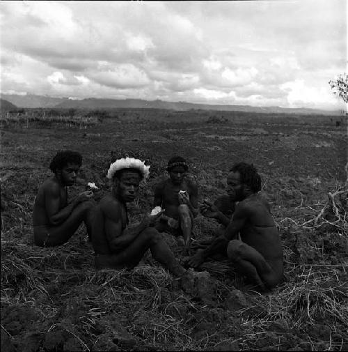 Men eating hiperi