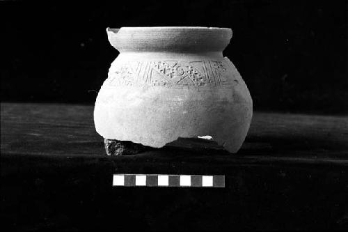 Press mold scroll escalonado vessel from Site 131