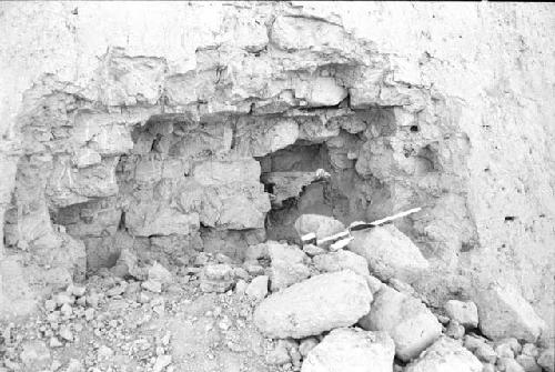 Algarrobo beam inside Huaqueo D at Site 128