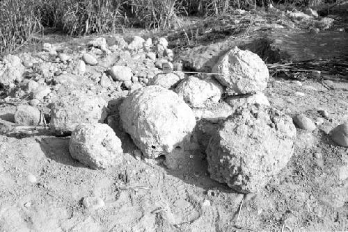 Large and small loaf-shaped adobes at Site 176