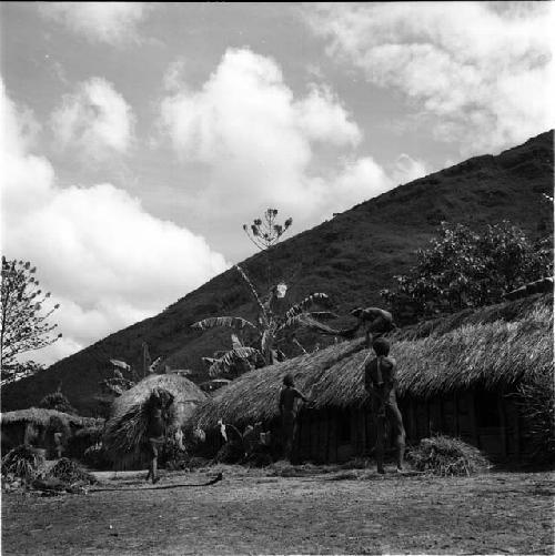 men thatching old hunu