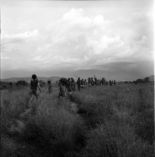 Women and girls walking towards the Liberek