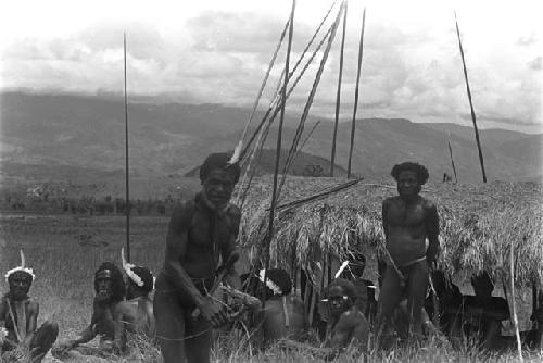 Men waiting at the Hellerabet kaio before going out to the Warabara