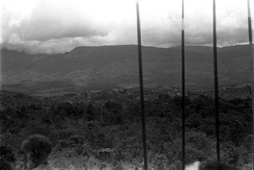 Men looking at the battle from the Warabara