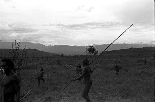 Men running crouched, away from the enemy on the Tokolik