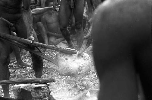 Carrying hot stones to the haksé