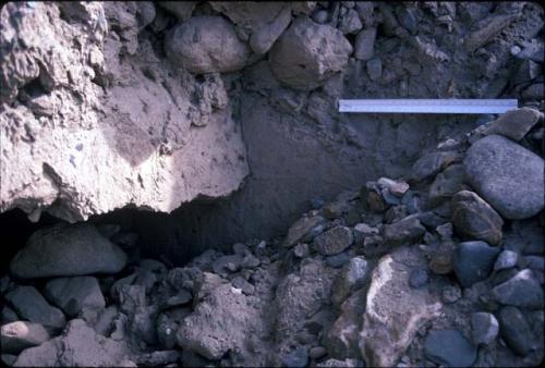 Plasted wall with rock rubble in platform at Site 80