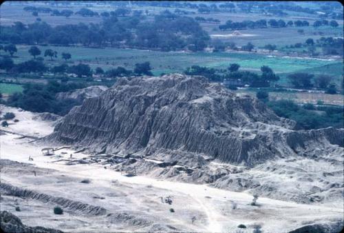 Peruvian crew dig location at Tucume