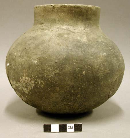 Ceramic vessel, short neck, plain