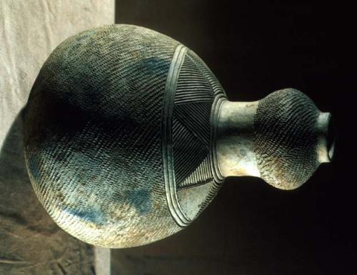 Pottery vessel